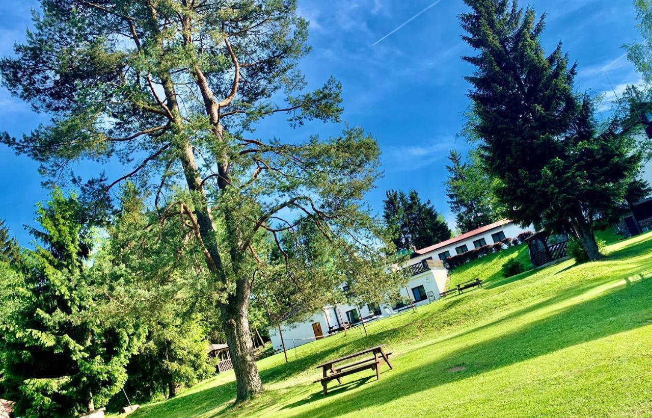 Hotel A Penzion Pegas Vlachovice エクステリア 写真
