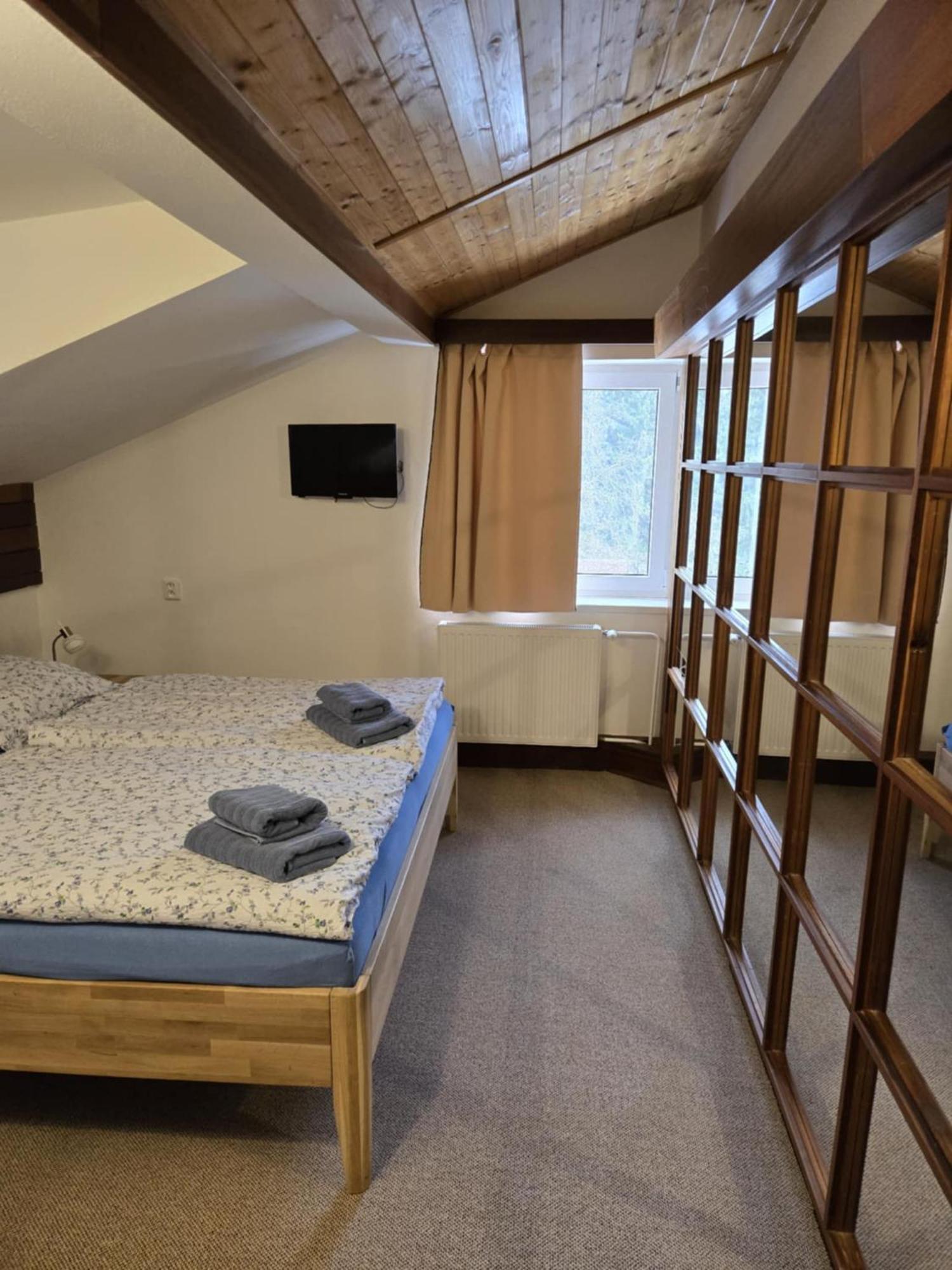 Hotel A Penzion Pegas Vlachovice エクステリア 写真